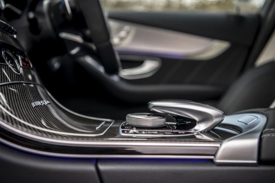 Детали интерьера Mercedes-AMG C63 S Estate (S205) 2018 года  (UK) (фото 34 из 36)